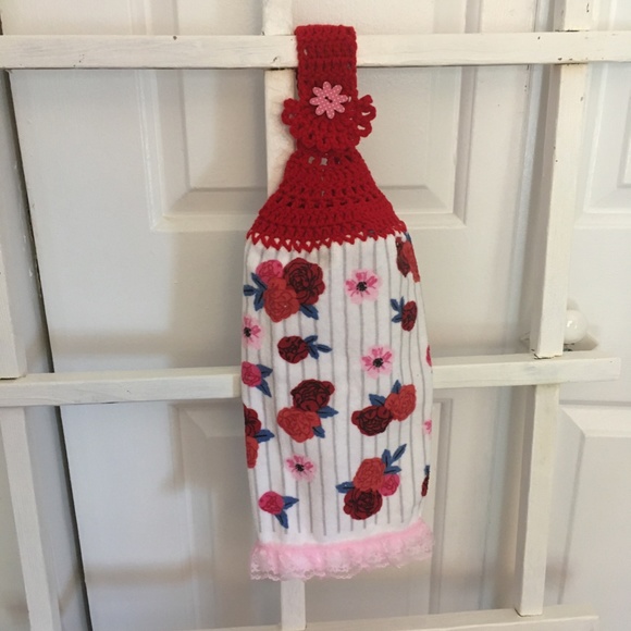 NWOT Lovely Rose Hand Crocheted Towel - Picture 7 of 7